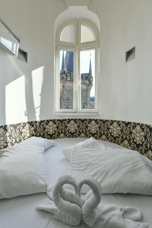 Amazing Charles Bridge Apartment Praga Zewnętrze zdjęcie