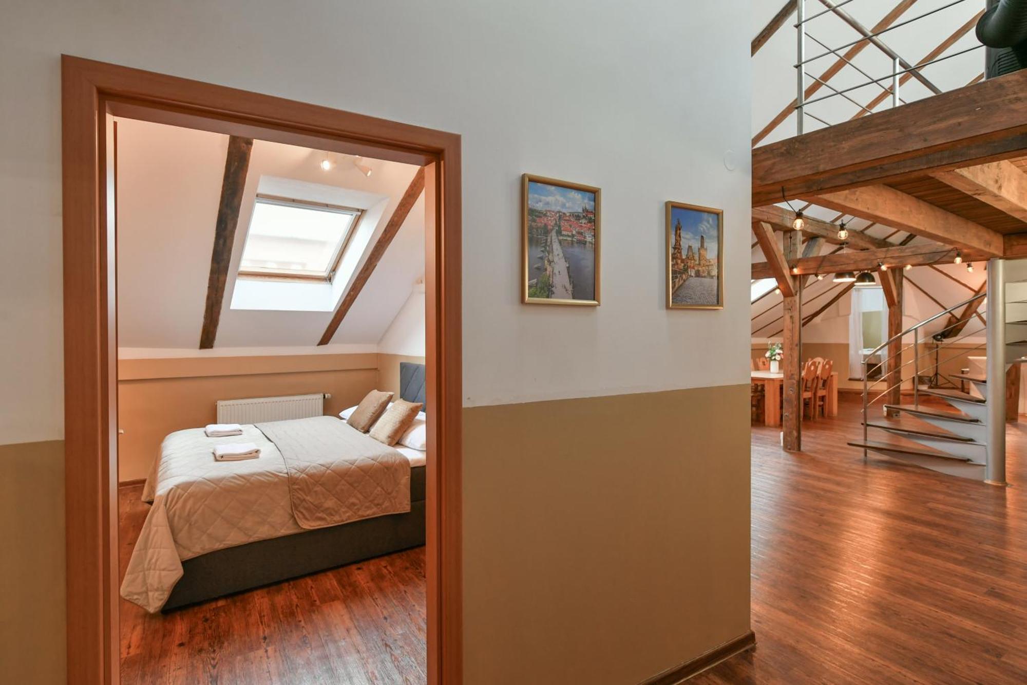 Amazing Charles Bridge Apartment Praga Zewnętrze zdjęcie