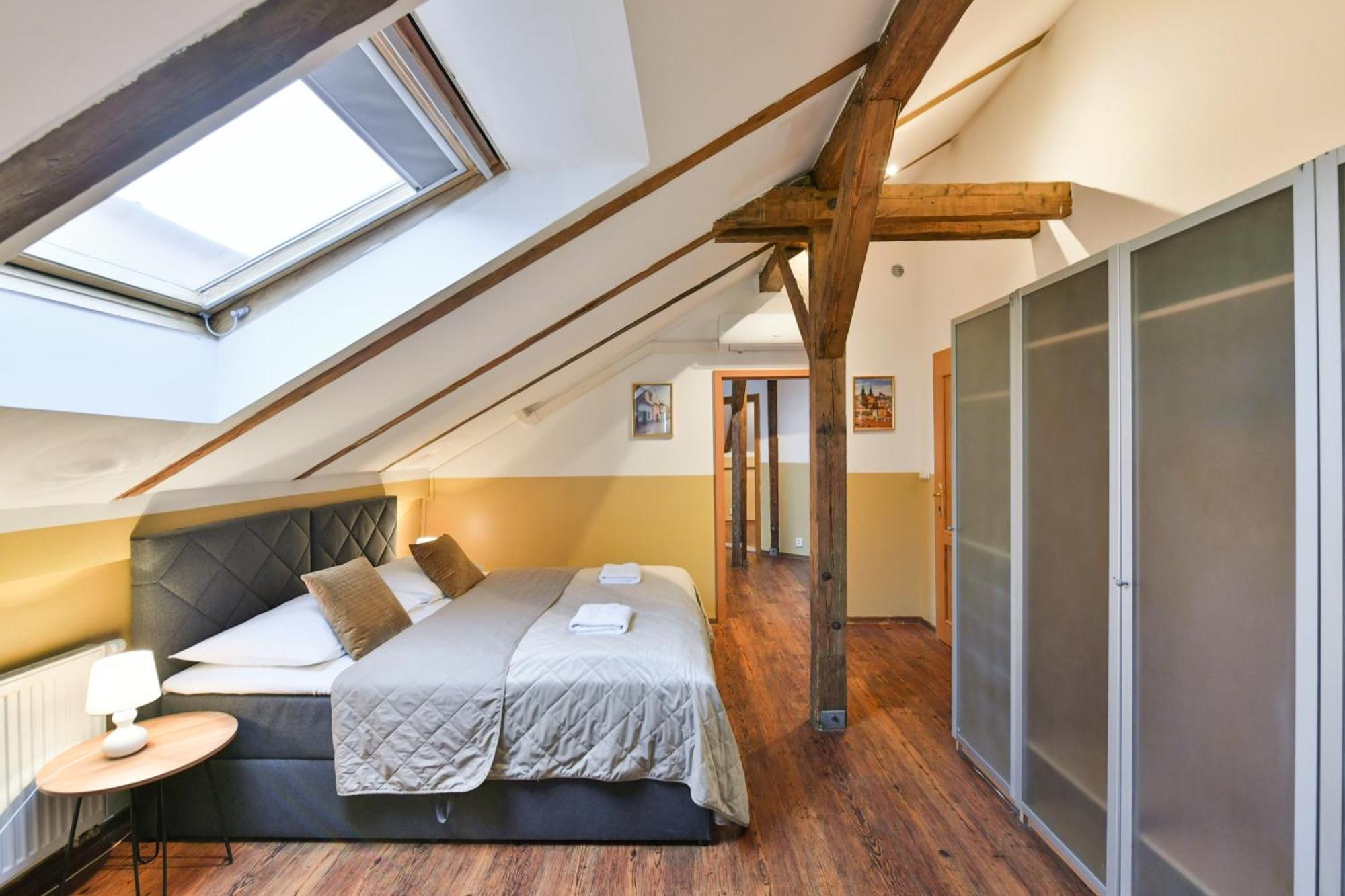 Amazing Charles Bridge Apartment Praga Zewnętrze zdjęcie