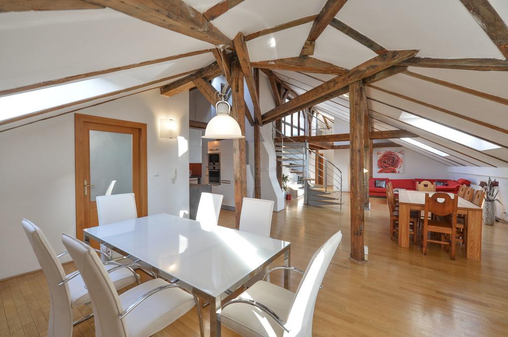Amazing Charles Bridge Apartment Praga Zewnętrze zdjęcie